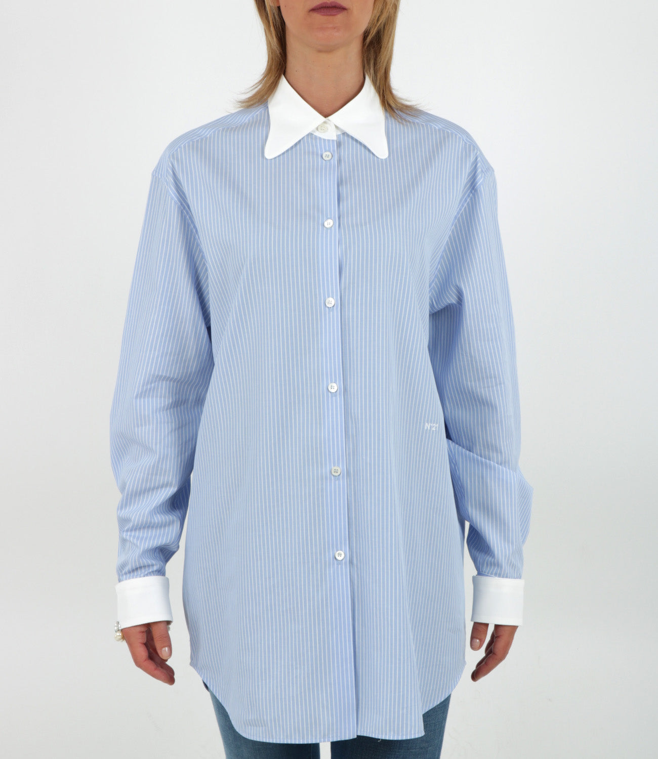 Shirt with pointed collar